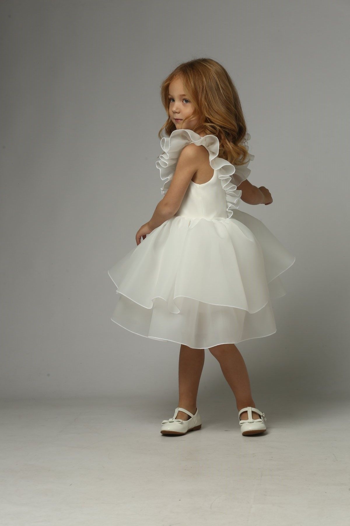 Festive dress for girls "Samantha" made of organza and cotton. Perfect for graduation, birthdays, and photo shoots. Color: white. Size: 86