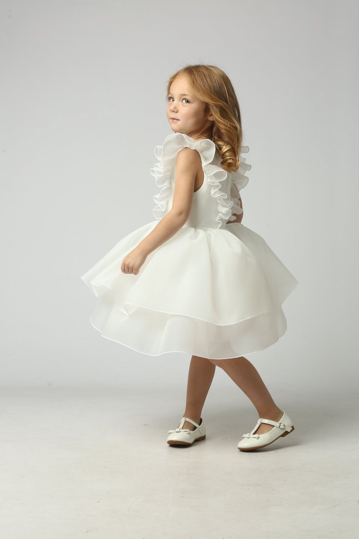 Festive dress for girls "Samantha" made of organza and cotton. Perfect for graduation, birthdays, and photo shoots. Color: white. Size: 86