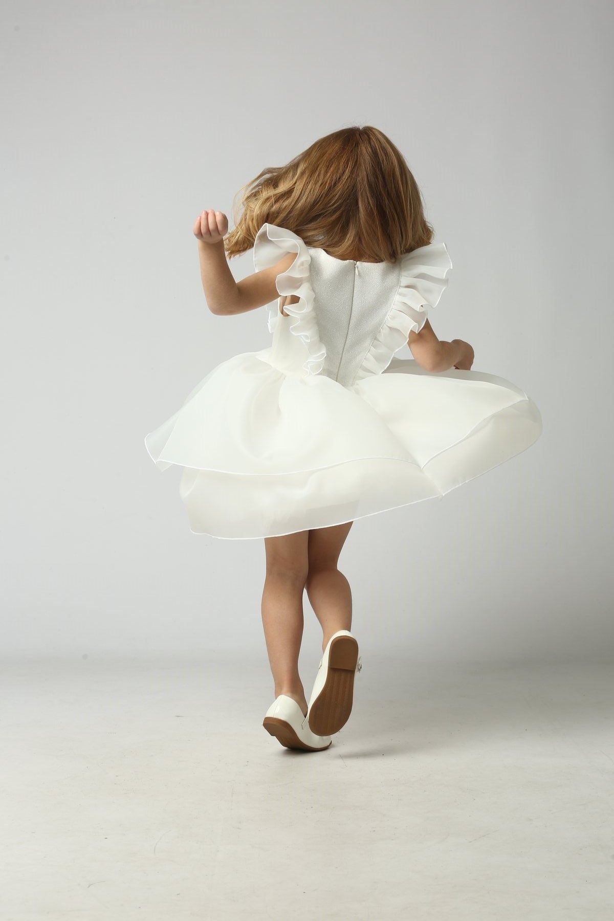 Festive dress for girls "Samantha" made of organza and cotton. Perfect for graduation, birthdays, and photo shoots. Color: white. Size: 86