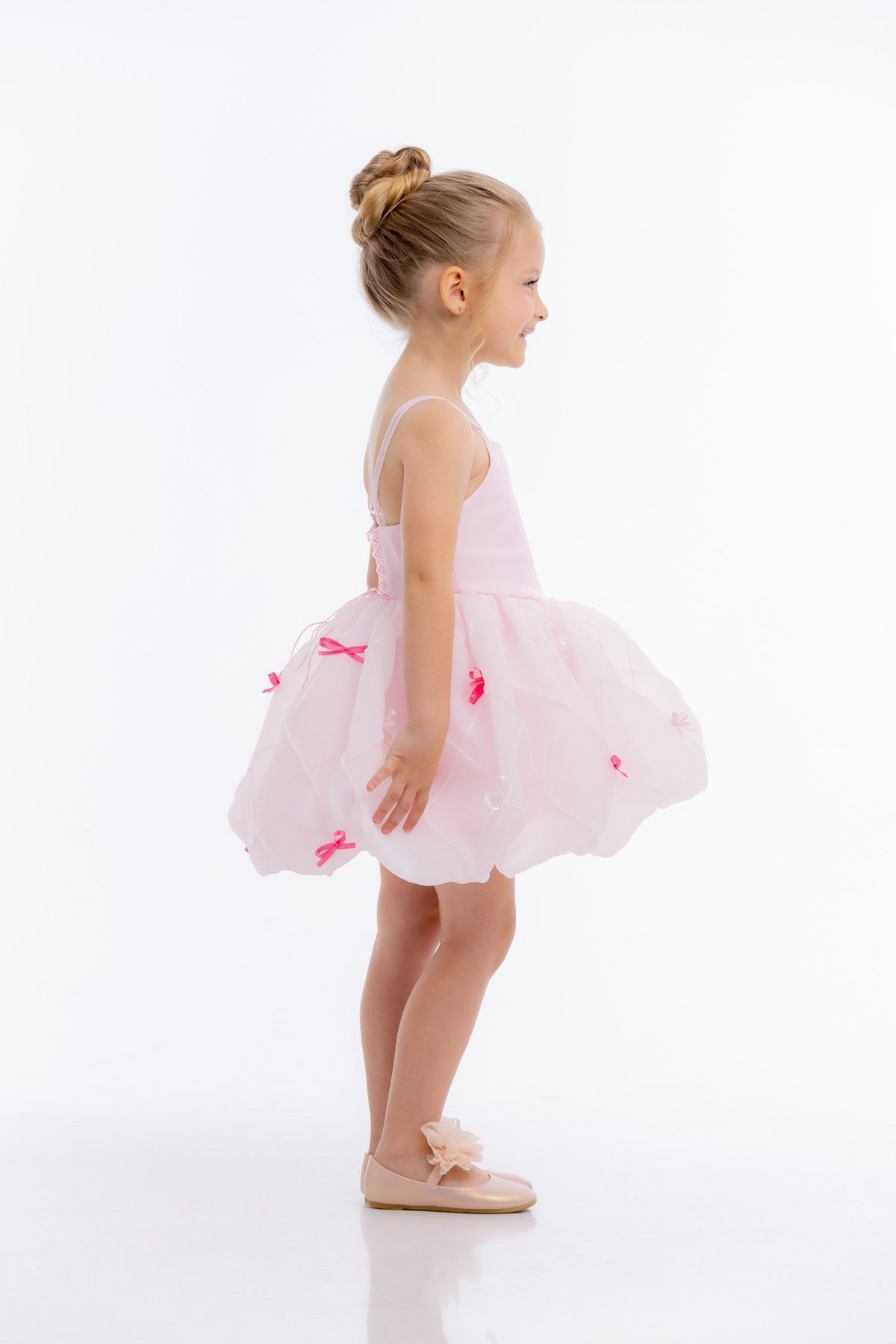 "Karamelka" festive summer dress. Adorned with French ribbon bows and a textured diamond-patterned skirt. Perfect for graduation, birthdays, and photo shoots. Color: pink. Size: 86