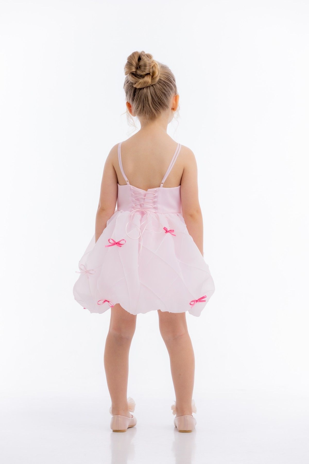 "Karamelka" festive summer dress. Adorned with French ribbon bows and a textured diamond-patterned skirt. Perfect for graduation, birthdays, and photo shoots. Color: pink. Size: 86