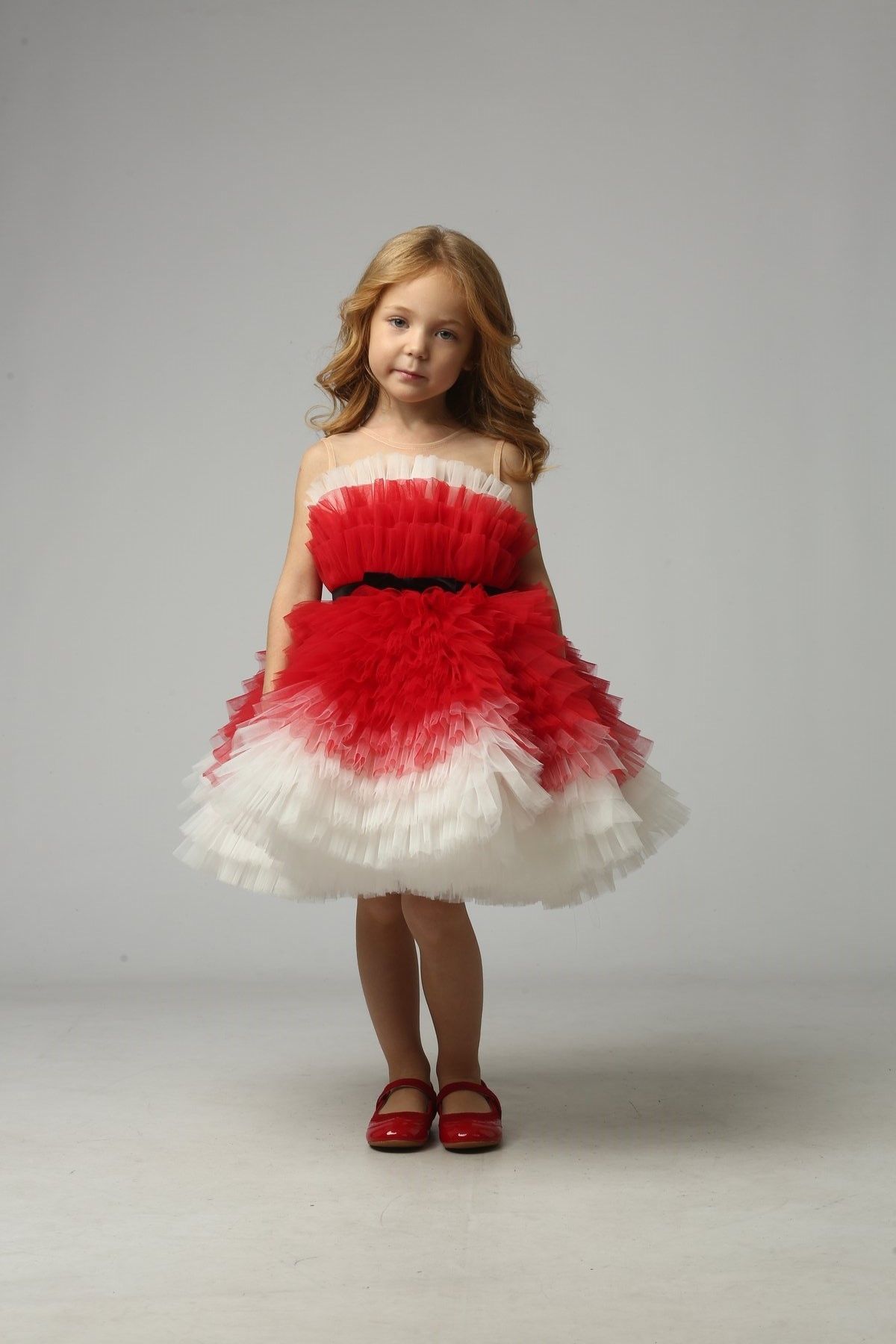 Fluffy tulle dress for girls "Santa" on a cotton lining. Perfect for New Year, birthdays, and photo shoots. Color: cream, red. Size: 86