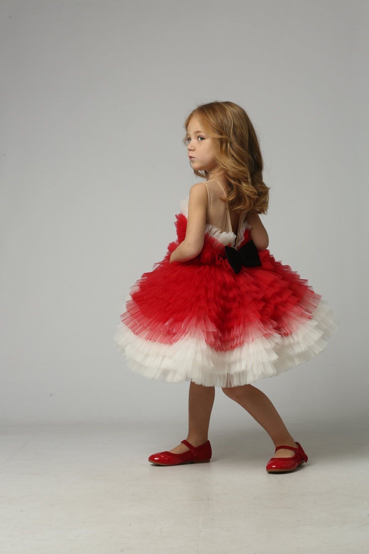 Fluffy tulle dress for girls "Santa" on a cotton lining. Perfect for New Year, birthdays, and photo shoots. Color: cream, red. Size: 86