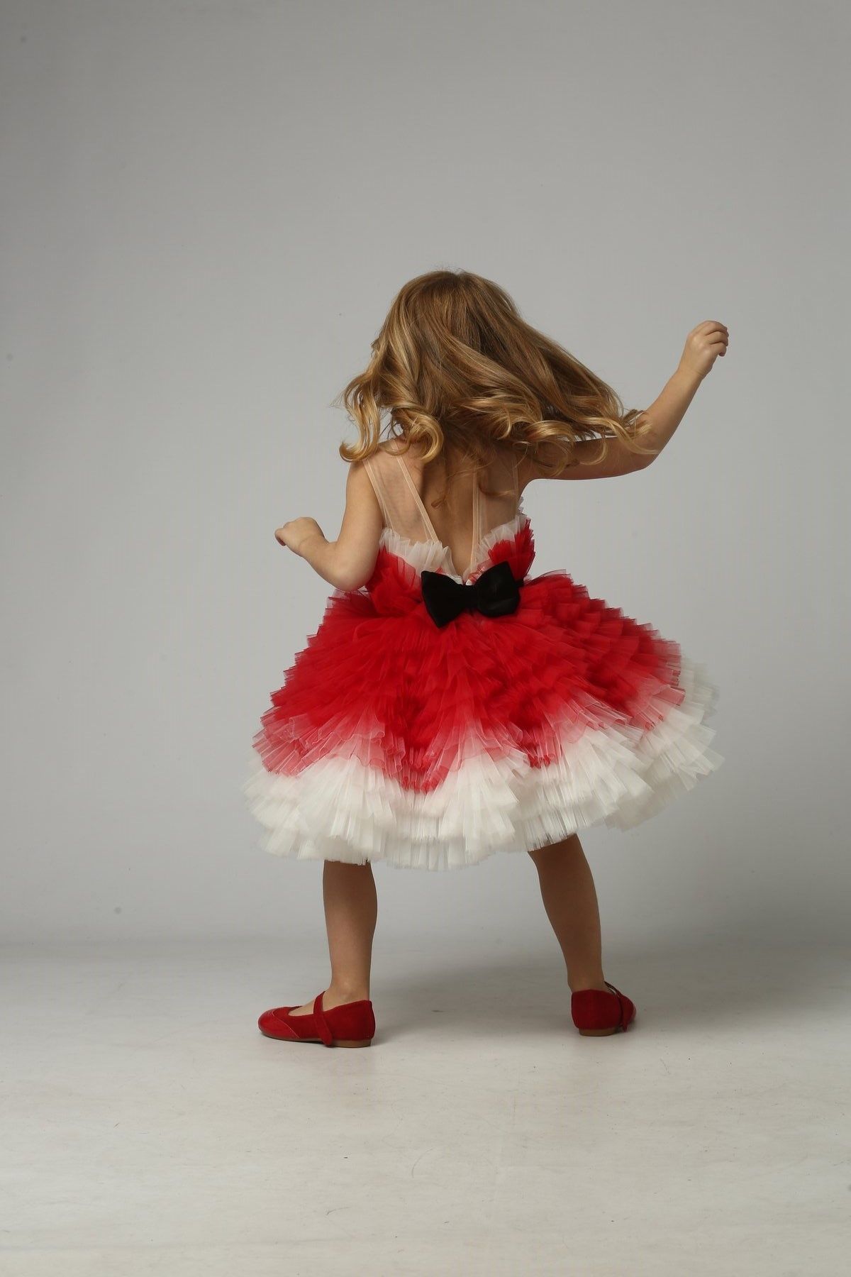 Fluffy tulle dress for girls "Santa" on a cotton lining. Perfect for New Year, birthdays, and photo shoots. Color: cream, red. Size: 86