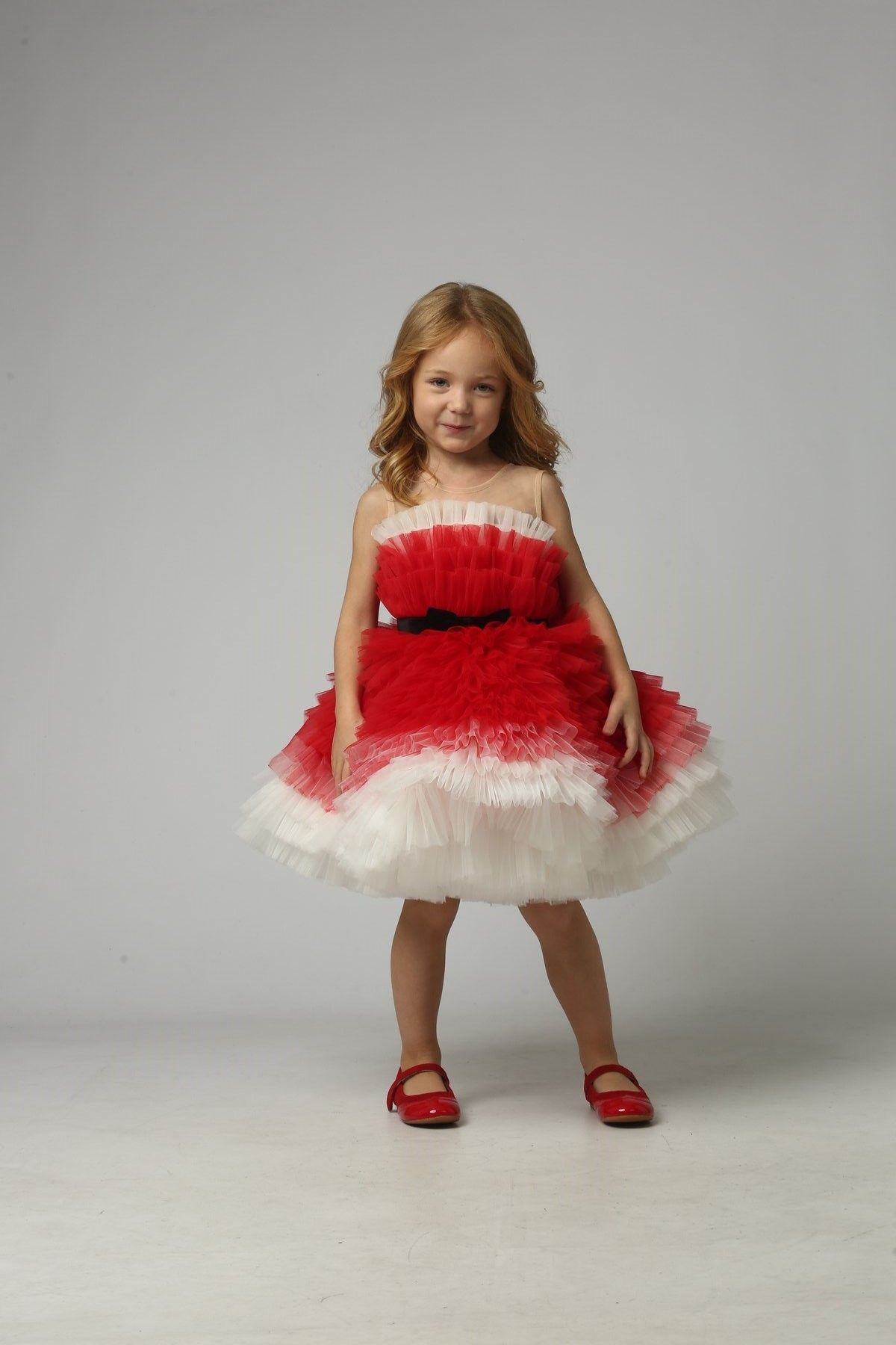 Fluffy tulle dress for girls "Santa" on a cotton lining. Perfect for New Year, birthdays, and photo shoots. Color: cream, red. Size: 86